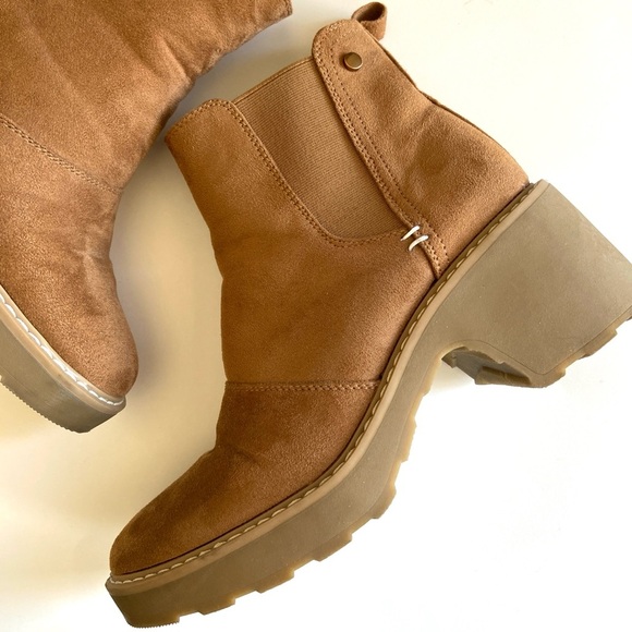 Women’s ankle Chelsea pull on faux Carmel suede block chunky heel booties - Picture 5 of 9